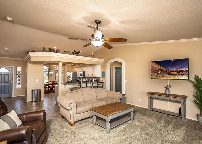 Cozy Retreat Games, Pool Table Holiday home *